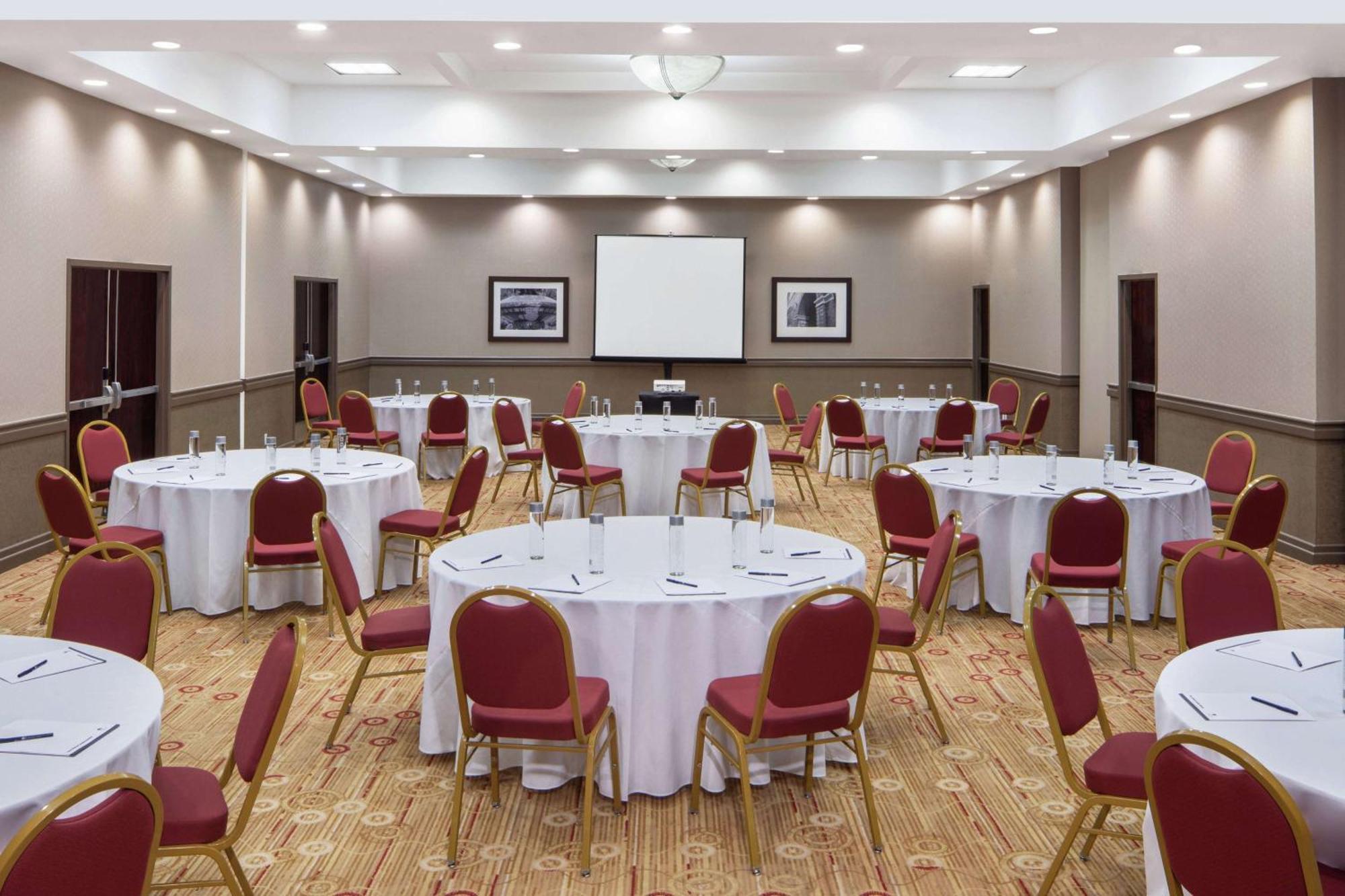 Doubletree By Hilton Hotel Newark Airport Buitenkant foto
