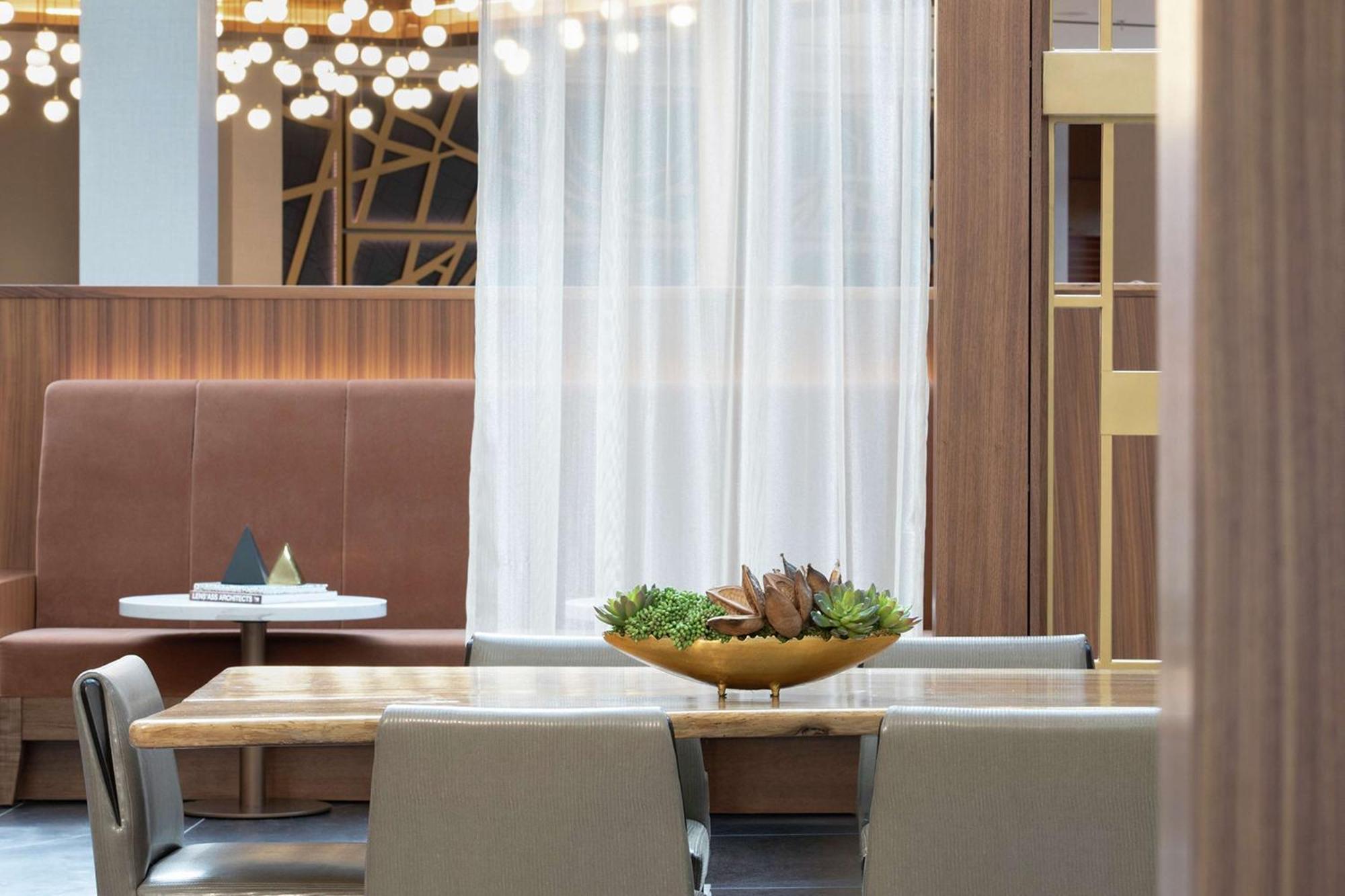 Doubletree By Hilton Hotel Newark Airport Buitenkant foto